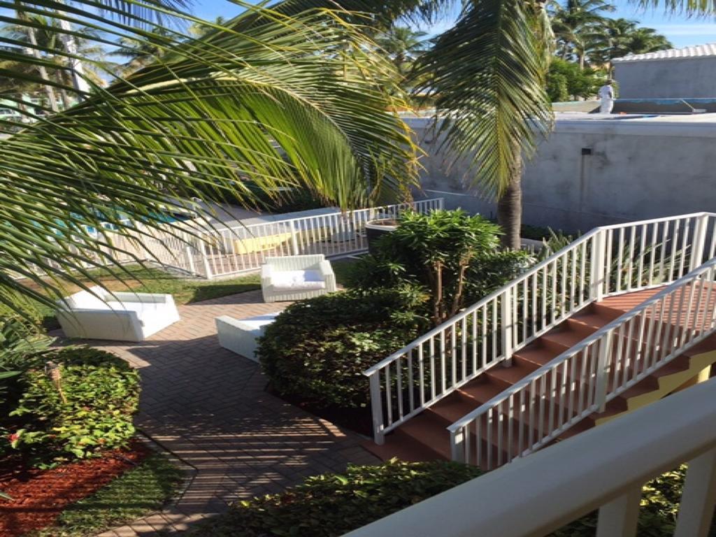 Luna Paradise By The Sea Aparthotel Lauderdale-by-the-Sea Esterno foto